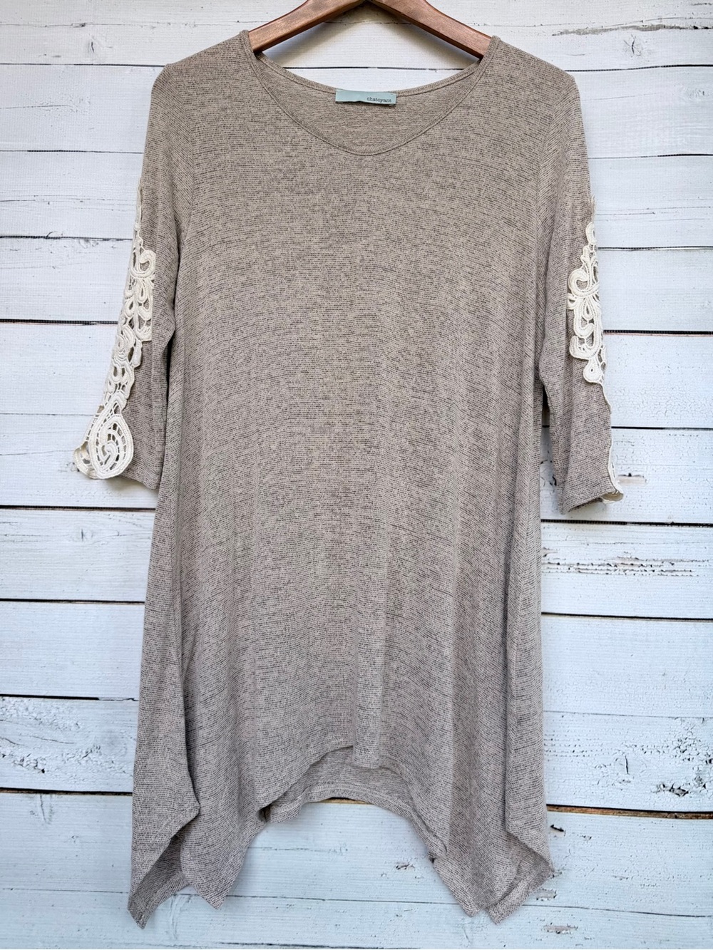 Chatoyant Lace Accent Sharkbite Hem Tunic Top - Medium